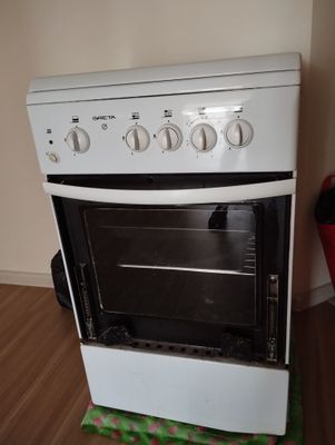 Газ плита в хорошем состояние!!