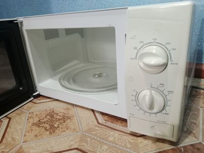 Продаётся микроволновка хорошо работает один месяцев гарантия есть