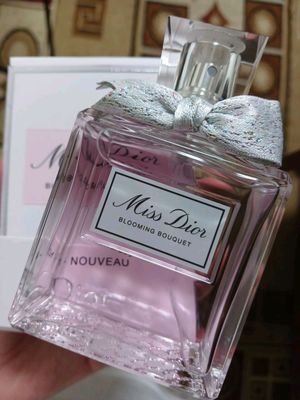 Dior atiri .
