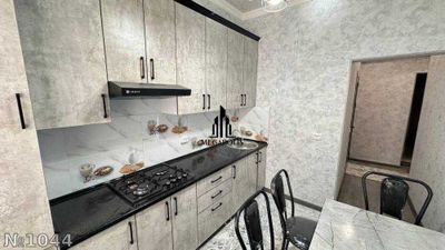 Sherikchillika 3 ta qiz kerak xona keng eski zoo magasin kriti