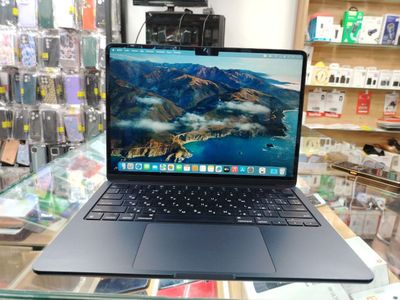 Macbook air m2 8/256 ideal