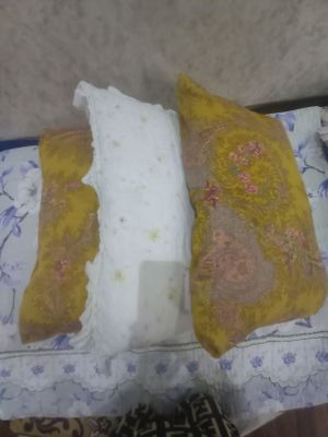 Продаются 3 синтипоновые подушки в наволочках.Состояние хорошее.За все