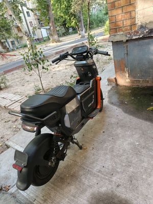 U2 skuter elektr