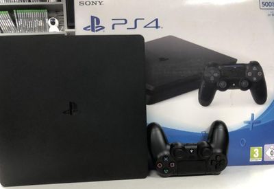 Срочно продам приставка игровая SONY PlayStation 4 slim 500gb