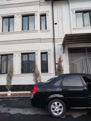 Sergeli tumani Honabod mahallada 1 sotix uy sotiladi