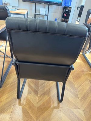 Продоются стулья от liftbek. Liftbek brendidan stullar sotiladi.
