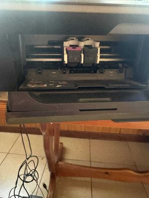 Продам б/у принтер - HP Deskjet 1050 .