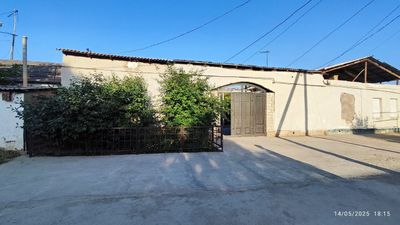 uy sotiladi 7.5 sotx qashqi fasad 25*30