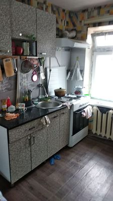 Сдам 1 комнату в бывшем общежитии.