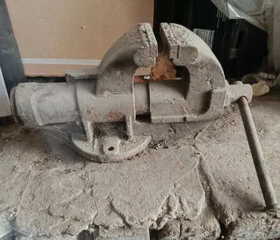 Слесарные тиски