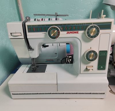 JANOME Sotiladi srochna