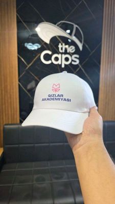 erkak va ayollar uchun kepkalar.
