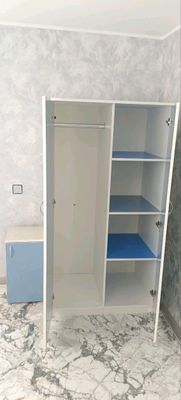 Вместительный шкаф и тумба для детской комнаты б/у