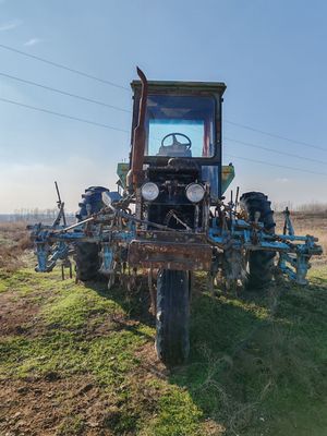 TTZ 80 Traktor sotiladi