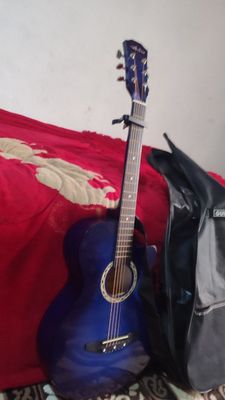 Gitara akustik yangi holatda