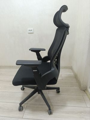 Kreslo,stol Xitoy 100 % hamma joyi ishlaydi, yangidek