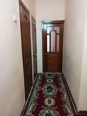 КВАРТИРА сотилади 2-каватда жойлашган 2 хоналик ТУККИЗ обзор Атрофида.