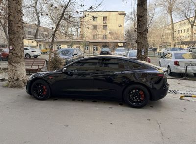 Tesla Model 3 Dual motor USA 2021, Oq salon, Raketa, 100 gacha 4 sek
