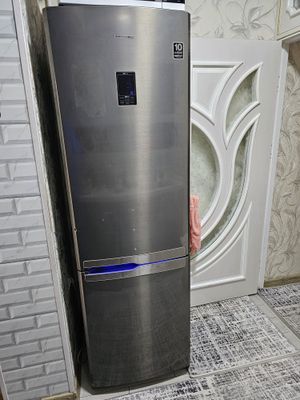 Срочно продам свой двухкамерный Холодильник полный рабочем состоянии