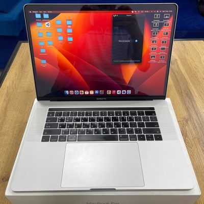 Macbook Pro 15inch 16/512GB 2018 core i7 IELTS o'qiyotganlar uchun