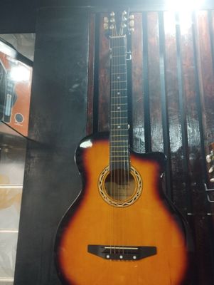 Gitara sotiladi akustika