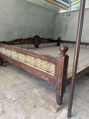 Tapchan. Holati yaxshi. Katta o’lchamli. Katta o’lchamli tapchan.