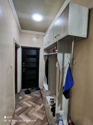 Продажа 2ком 72м² Разделка Строитель массив