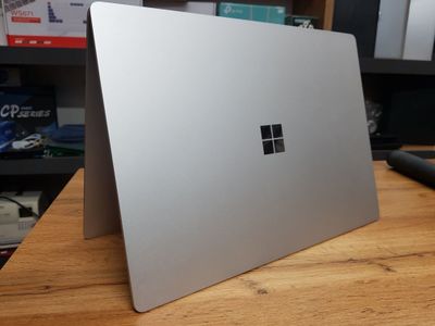 Microsoft surface 2k sensor ekranli