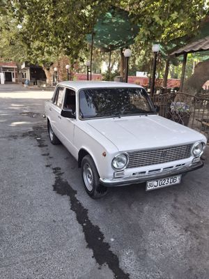 Vaz 21011 sotiladi