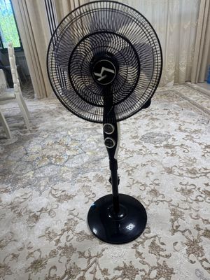 Напольный вентилятор для дома и офиса