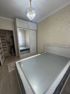 Чимган перекрост М.Улугбек новастройка 2 ком 3 этаж 5 этажка вче ест