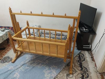 SOTILDI Chaqaloqlarga belanchak