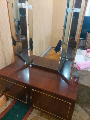 срочно продам трюмо