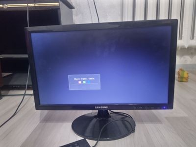 Монитор Samsung 19D300