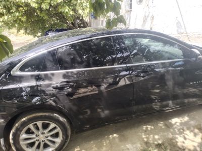 Malibu 2 lt 2.0 rangi qora