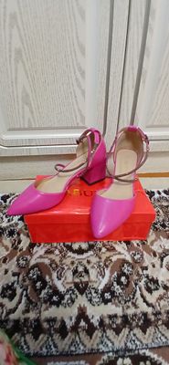 razmer 37 38 narx 150 000mingdan 2marta kiyilgan