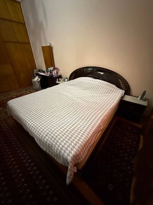 Шкаф и кровать