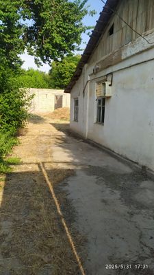Срочно продается дом. Есть так же постройка.