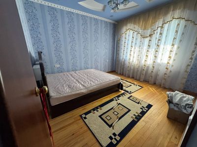 Шарк 2,Чевар томонда жойлашган 3 хонали квартира ижарага берилади