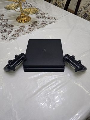 Playstation 4 slim