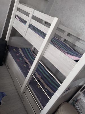 Двухъярусная кровать