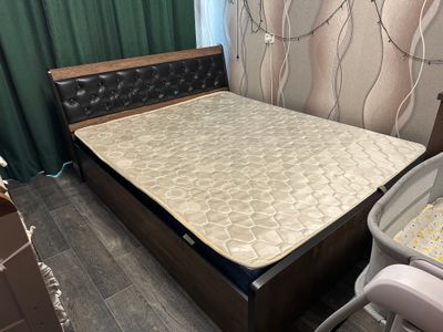 Двухспальная кровать