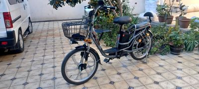 Veloskuter sotiladi srochna