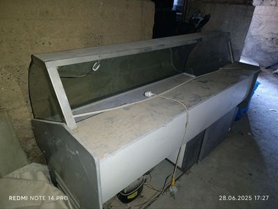 Витринный холодильник, экономичный мотор.