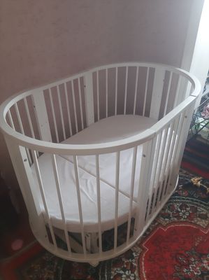 Bolalar tebranadigan yotog'i