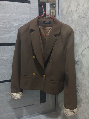 Kastyum qizlar va ayollar uchun