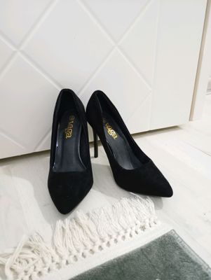 ayollar uchun poshnali tufli, туфли на шпильках