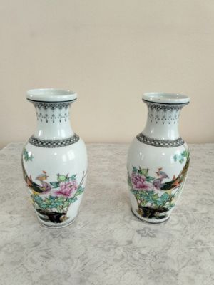 Вазы из фарфора производства Китая