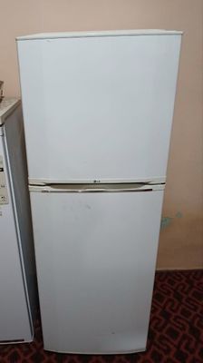 Продается двухкамерный холодильник LG