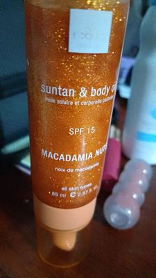 Londondan keltirilgan.Tanaga SPF.yaltiroq va hidli